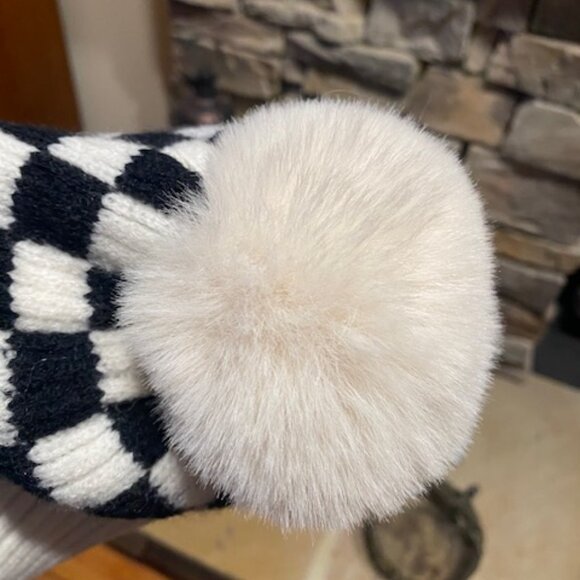 NWOT Mirabeau Black White Checkered Retro Design Knit Hat Pom Pom Beanie - Picture 2 of 4